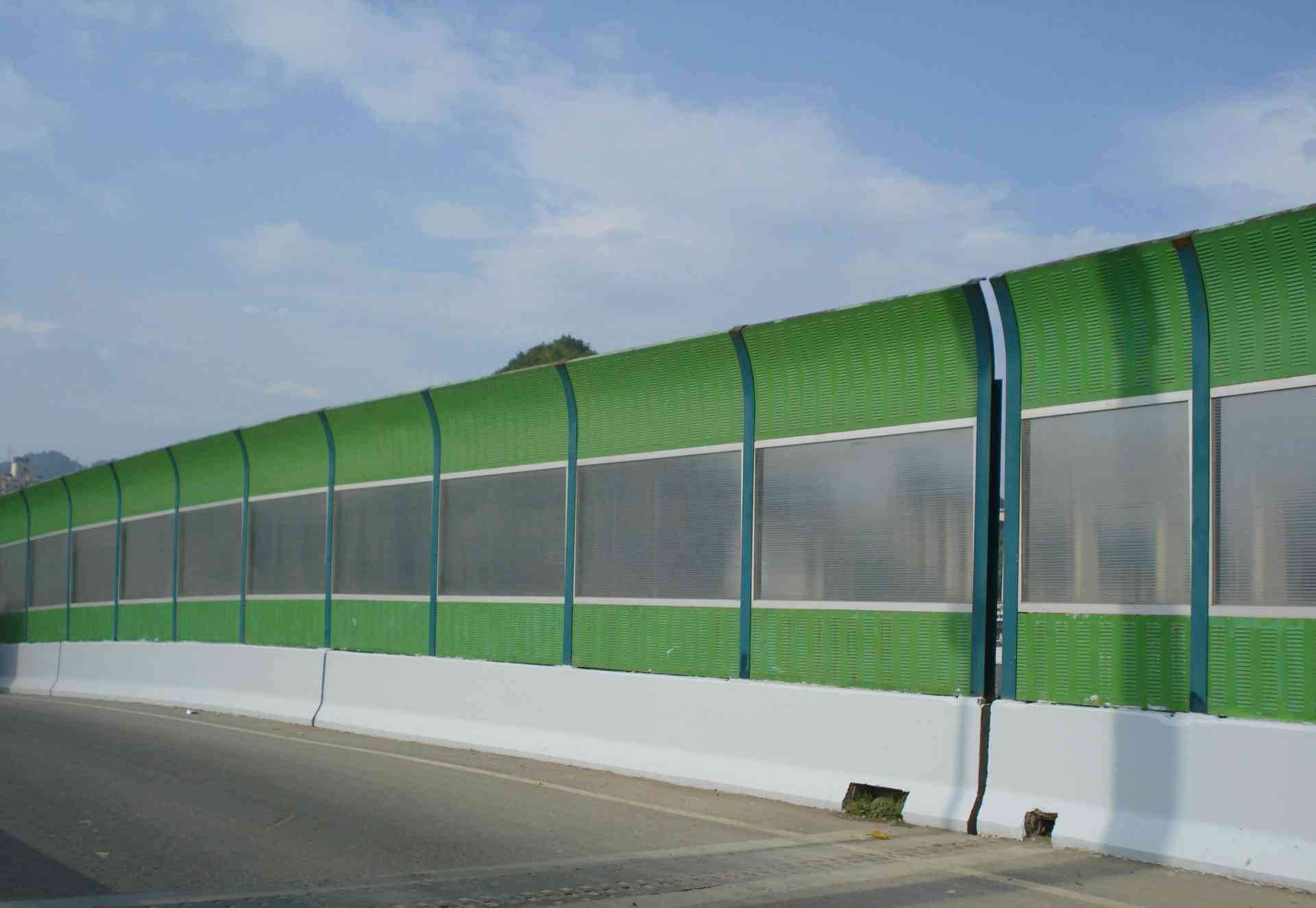 <a href=http://www.51caipu.com.cn/news_article?news_id=139>公路聲屏障</a>